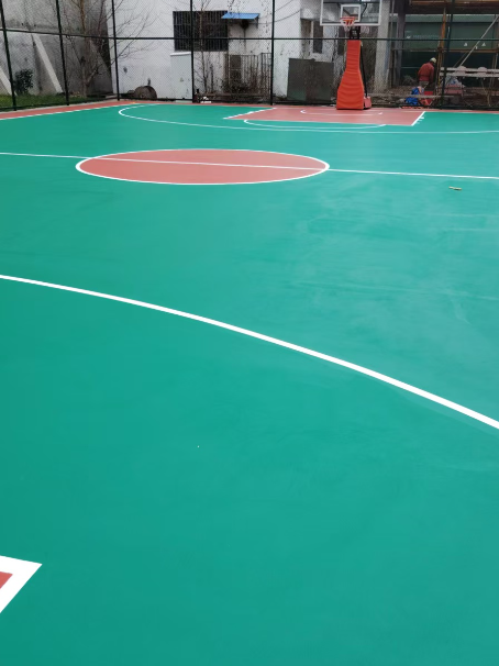 海原 球场长期使用易出现地面开裂